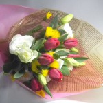 チューリップとイエローサルタンの花束