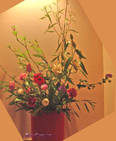 アゲラタムと木苺のアレンジ 誕生花と花言葉のプレゼント